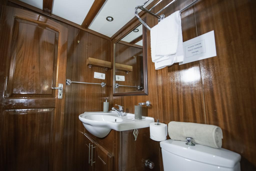 Tersane IV Vincitore 4 Hotel Di Bruno Barbieri Палермо Екстериор снимка