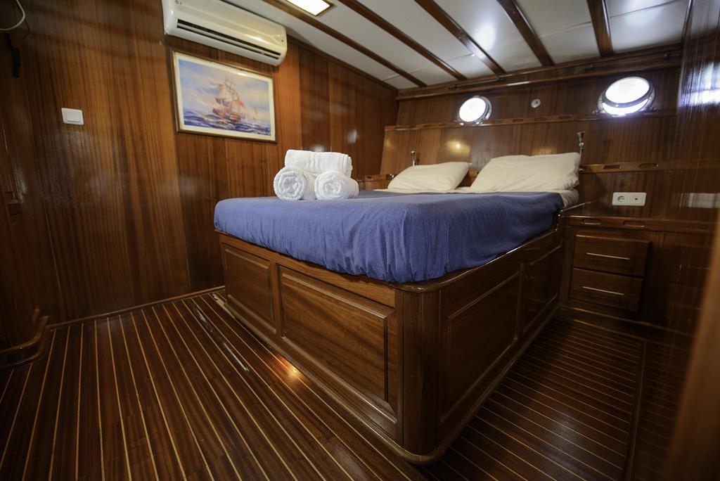 Tersane IV Vincitore 4 Hotel Di Bruno Barbieri Палермо Екстериор снимка